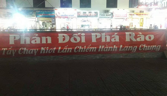 Tranh cãi gay gắt giữa cư dân và nhóm ki-ốt kinh doanh tại chung cư HH Linh Đàm-8