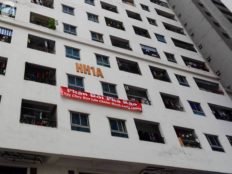 Tranh cãi gay gắt giữa cư dân và nhóm ki-ốt kinh doanh tại chung cư HH Linh Đàm-9