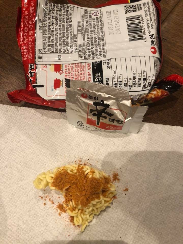 Người ta trổ tài nấu nướng khéo như đầu bếp còn Hari Won thì chỉ thấy ăn thủng bát thủng đĩa thế này đây!-6