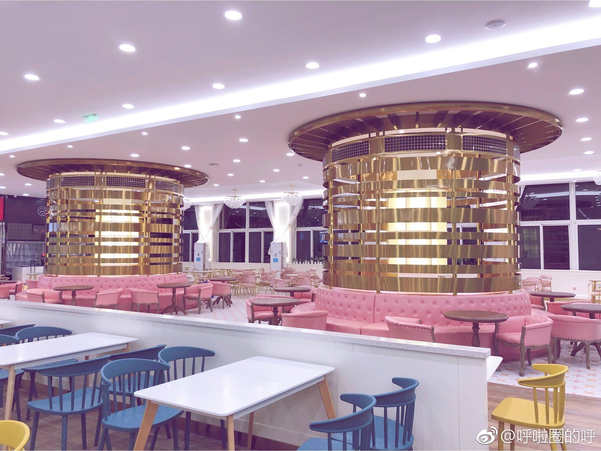 Top căng tin sang như khách sạn 5 sao, cứ tưởng nằm ở trường con nhà giàu, dành cho cậu ấm cô chiêu nhưng sự thật sẽ khiến bạn bất ngờ-4