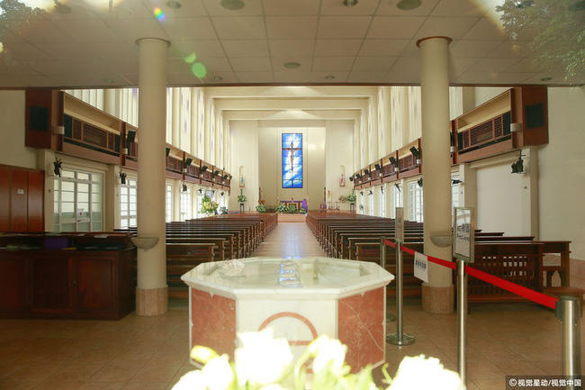 Những hình ảnh đầu tiên tại lễ tưởng niệm Lam Khiết Anh: Người hâm mộ xếp hàng từ sớm, bạn bè gửi hoa tiễn biệt-8