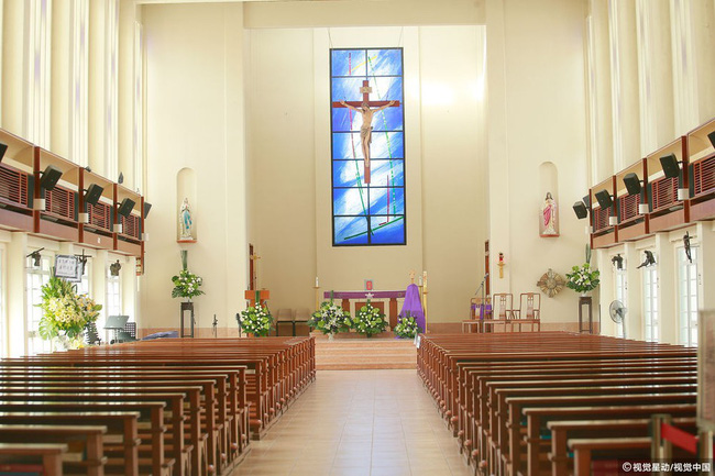 Những hình ảnh đầu tiên tại lễ tưởng niệm Lam Khiết Anh: Người hâm mộ xếp hàng từ sớm, bạn bè gửi hoa tiễn biệt-10