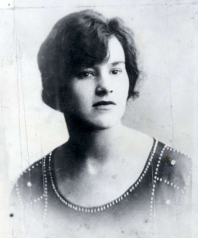 Phận đời bi kịch của hồng nhan bạc mệnh, từ mối tình tay ba vụng trộm đến án treo cổ thu hút gần một triệu chữ kí phản đối-1