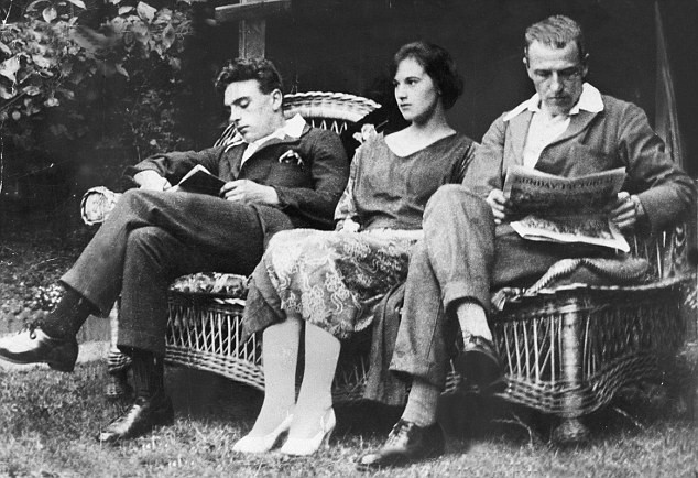 Phận đời bi kịch của hồng nhan bạc mệnh, từ mối tình tay ba vụng trộm đến án treo cổ thu hút gần một triệu chữ kí phản đối-2