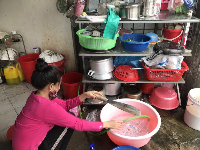 Vụ người đi xe máy chặt tay tài xế ô tô: Bất ngờ với lời kể của nhân chứng-3