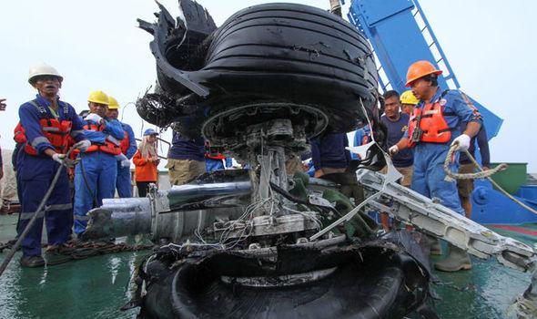 Nóng: Mảnh vỡ từ máy bay Indonesia bị rơi có thể giúp tìm MH370-2