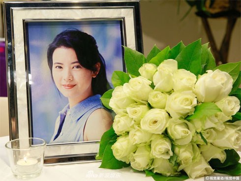 Tiếng hét ở tang lễ Lam Khiết Anh và sự dơ bẩn của showbiz Hong Kong