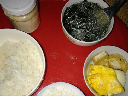 Mẹ chồng nấu cơm cữ toàn cá khô, rau luộc, tôi liền tung chiêu khó đỡ, ngay hôm sau bà vội vàng đổi món-3