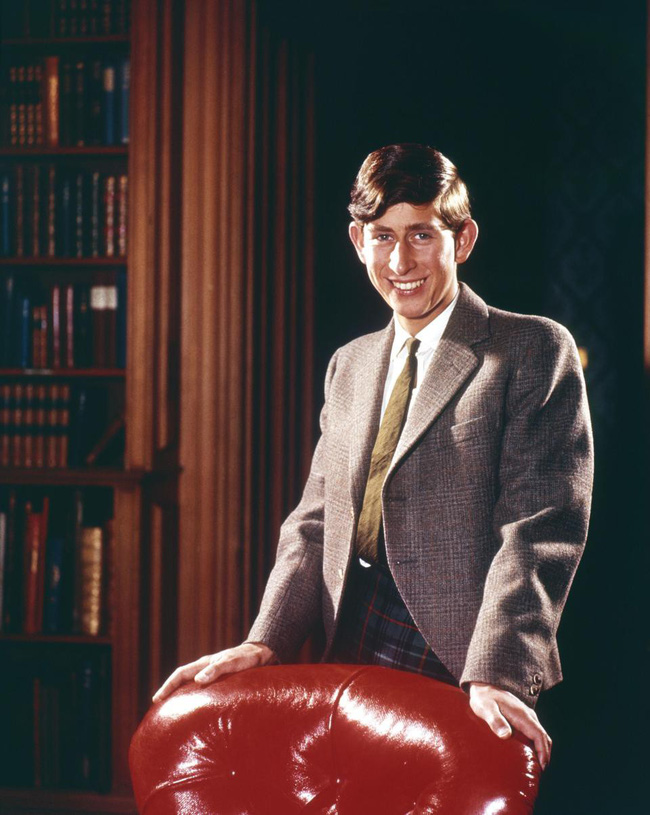 Những bức ảnh hiếm có khó tìm kể lại hành trình 70 năm cuộc đời Thái tử Charles, vị vua tương lai của nước Anh-12