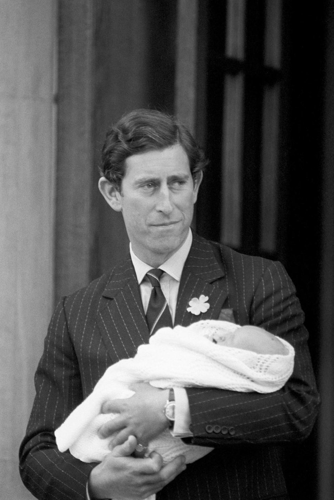 Những bức ảnh hiếm có khó tìm kể lại hành trình 70 năm cuộc đời Thái tử Charles, vị vua tương lai của nước Anh-18
