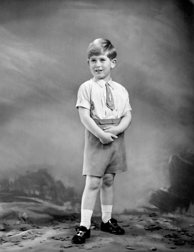 Những bức ảnh hiếm có khó tìm kể lại hành trình 70 năm cuộc đời Thái tử Charles, vị vua tương lai của nước Anh-6