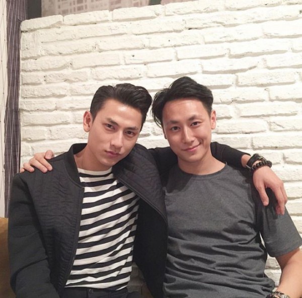 Chẳng có sợi dây liên kết nào, nhưng những cặp nghệ sĩ này lại giống nhau như cùng chung huyết thống!-20