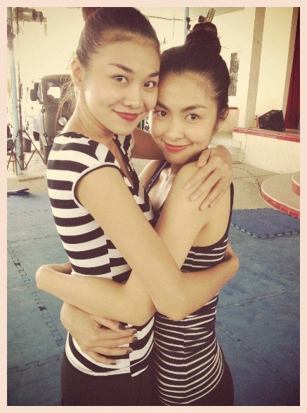 Chẳng có sợi dây liên kết nào, nhưng những cặp nghệ sĩ này lại giống nhau như cùng chung huyết thống!-14