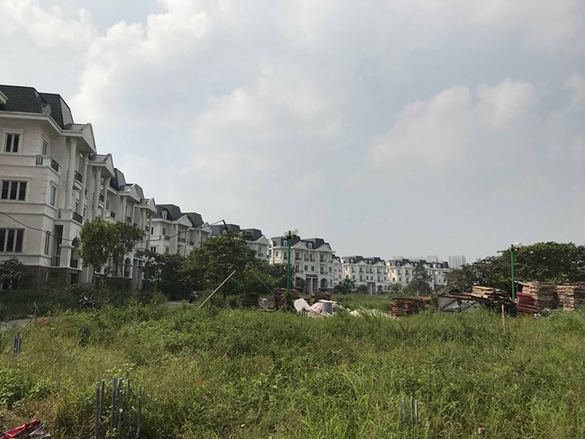 Hoang tàn, lạnh lẽo đến rợn người trong khu đô thị tại thủ đô Hà Nội-3