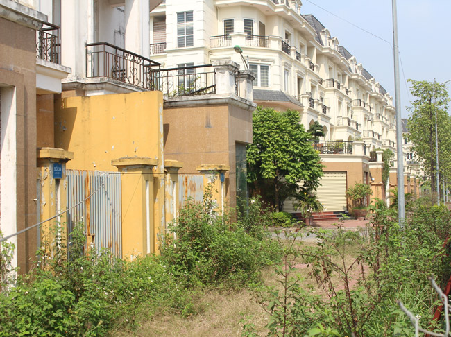 Hoang tàn, lạnh lẽo đến rợn người trong khu đô thị tại thủ đô Hà Nội-8