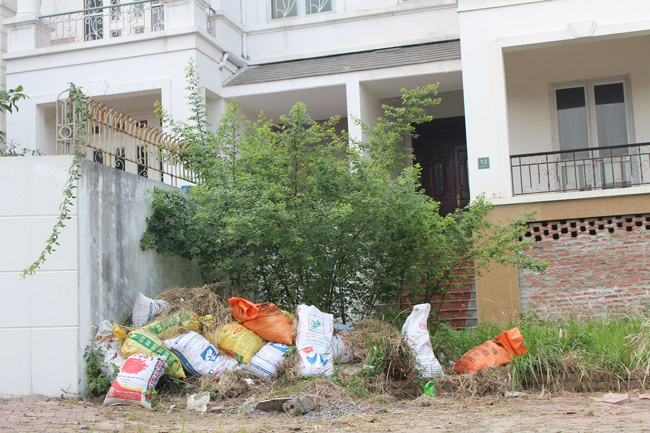 Hoang tàn, lạnh lẽo đến rợn người trong khu đô thị tại thủ đô Hà Nội-9