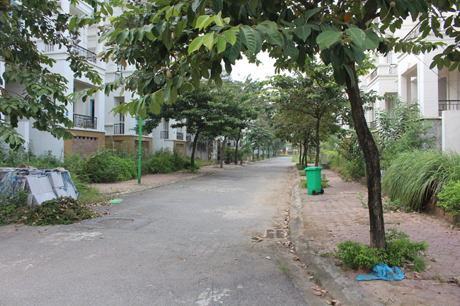 Hoang tàn, lạnh lẽo đến rợn người trong khu đô thị tại thủ đô Hà Nội-15