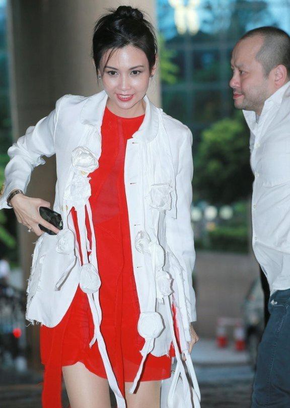 Khâu Thục Trinh: Từ quả bom sex đổi đời nhờ đại gia đến mỹ nhân sống có tình có nghĩa nhất showbiz Hong Kong-7