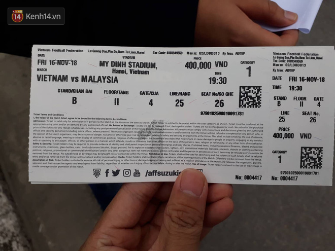 Sáng chủ nhật kinh hoàng: fan mua vé AFF Cup 2018 đẩy đổ hàng rào sân Mỹ Đình-10