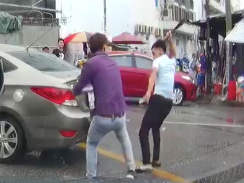 Vụ chặt tay tài xế ô tô: Nạn nhân bị đứt động mạch, máu phun không ngừng khi vào bệnh viện