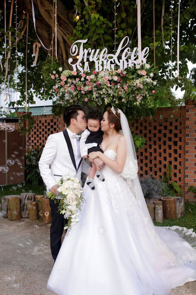 Sinh con trước, kết hôn sau: Trình tự tình yêu quen thuộc của sao Việt-5