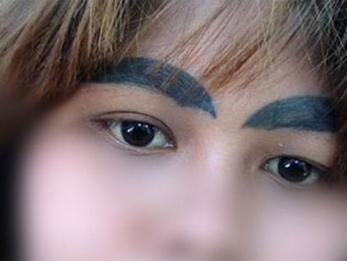 Tốn bộn tiền đi làm chân mày, kết quả khiến chị em xấu hổ tới mức... chẳng dám ra đường