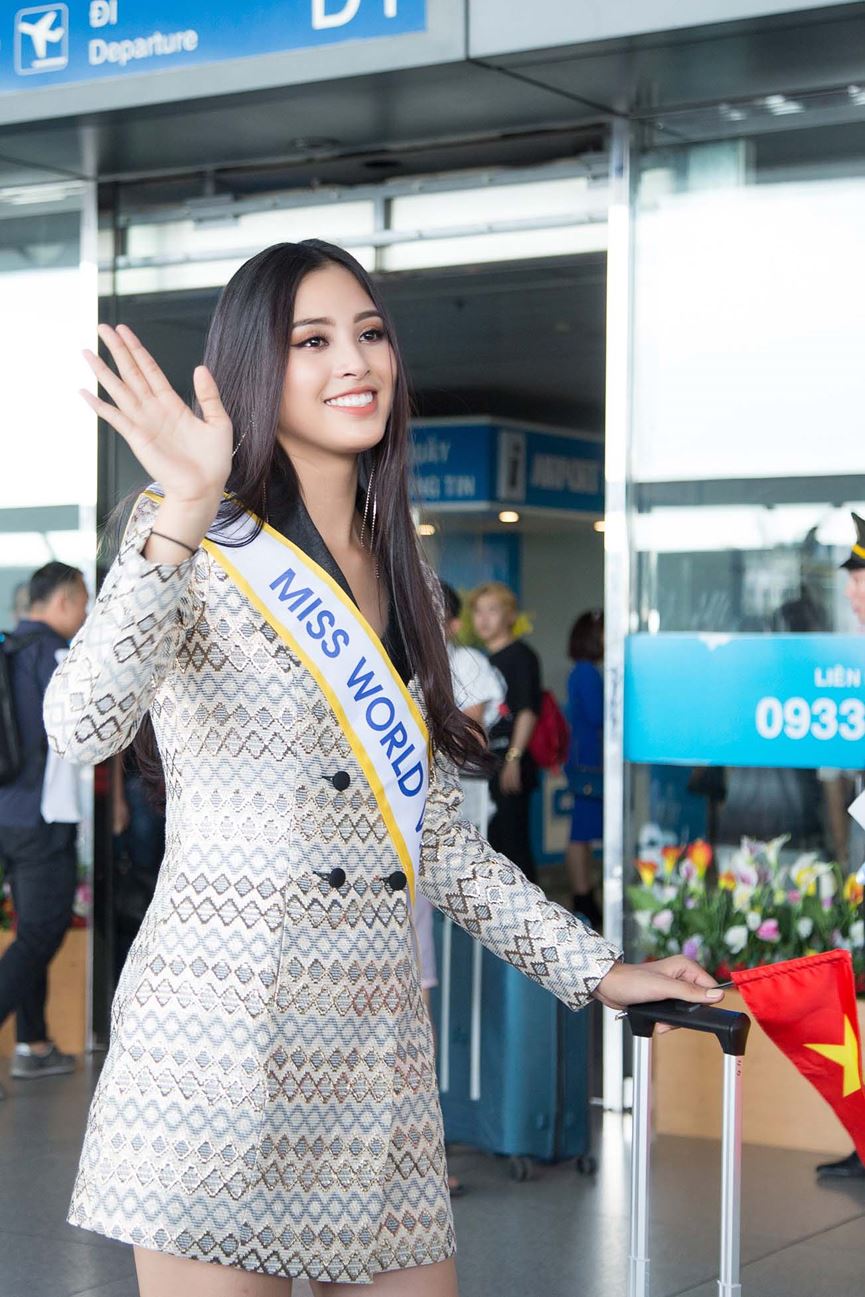 Lên đường thi Miss World, Tiểu Vy ghi điểm với gu thời trang quyến rũ-3