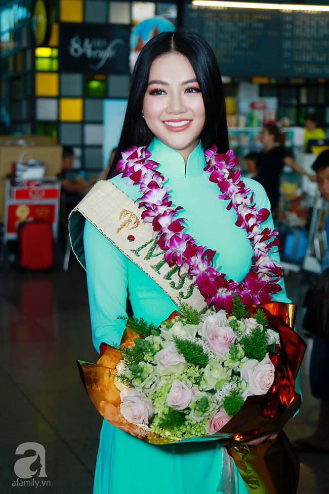 Những hình ảnh đầu tiên của Phương Khánh tại Việt Nam sau 1 tuần đăng quang HH Trái đất: Không vương miện, không siêu xe-11