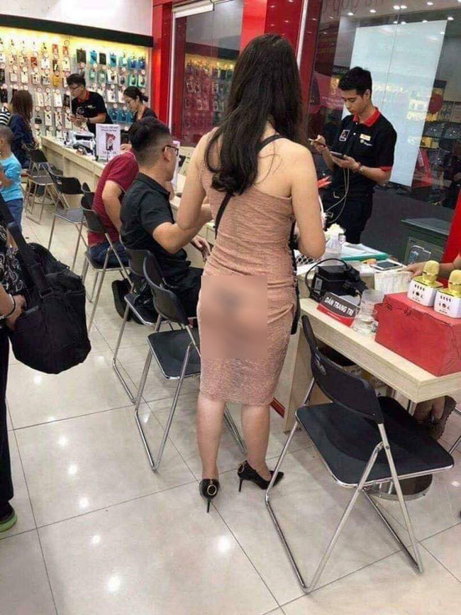Bức ảnh cô gái trẻ hớ hênh trong cửa hàng điện thoại gây sửng sốt, nhưng thái độ người chụp mới gây tranh cãi-2