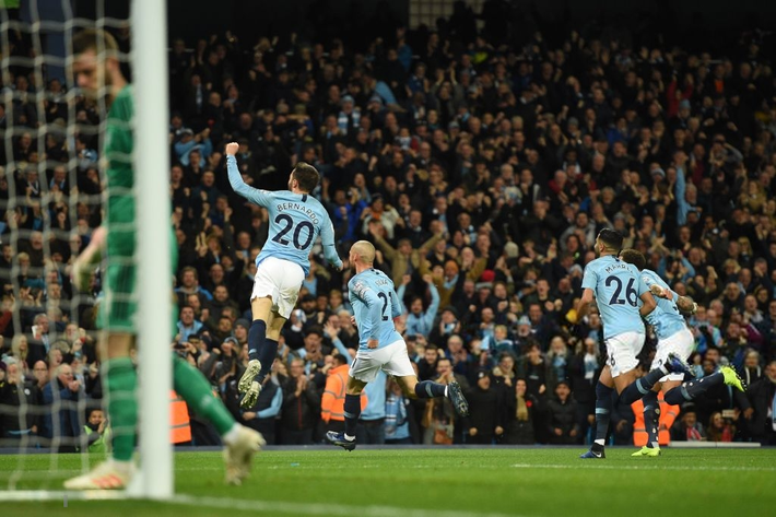 Pogba biến mất khó hiểu, Man Utd nhận đòn trừng phạt nặng nề từ Man Xanh-1
