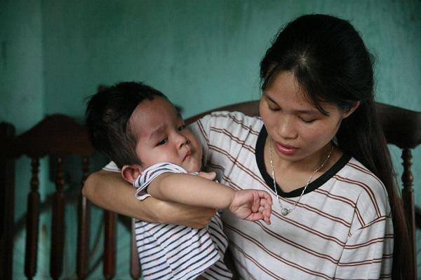 Bác sĩ trả về lo hậu sự, bố mẹ thà bán nhà quyết không ngừng cứu sống con trai-1