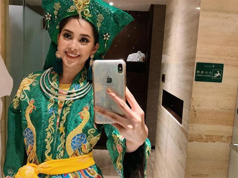 Không còn úp mở, Tiểu Vy công khai cận cảnh trang phục Cô Đôi Thượng Ngàn mang đến trình diễn tại Miss World 2018