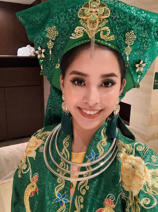 Không còn úp mở, Tiểu Vy công khai cận cảnh trang phục Cô Đôi Thượng Ngàn mang đến trình diễn tại Miss World 2018-1
