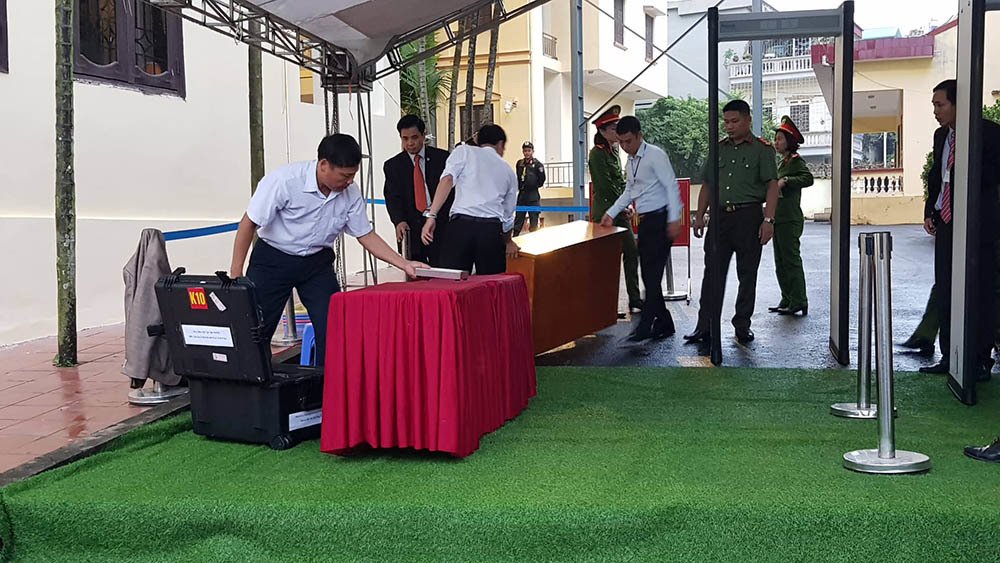 Xử vụ Phan Văn Vĩnh: Bộ tứ quyền lực khai báo căn cước-26