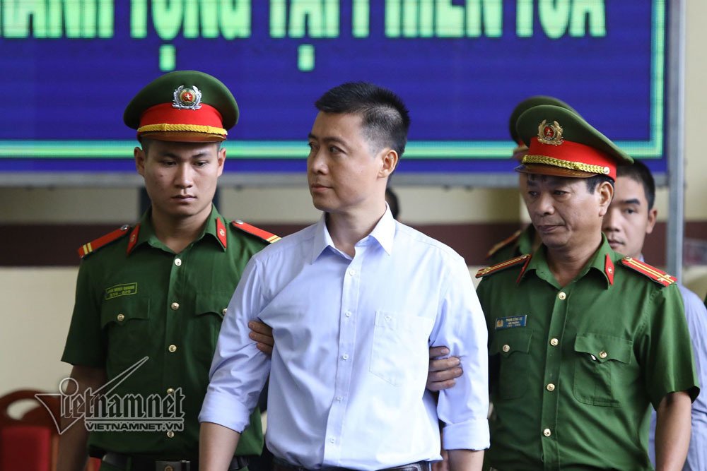 Xử vụ Phan Văn Vĩnh: Bộ tứ quyền lực khai báo căn cước-19