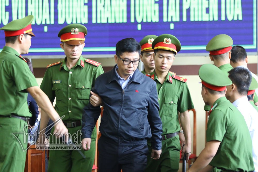 Xử vụ Phan Văn Vĩnh: Bộ tứ quyền lực khai báo căn cước-18