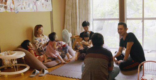 Ngôi nhà yên bình ẩn mình bên núi luôn rộn ràng tiếng cười của người chồng lấy hai vợ và có 6 đứa con ở Nhật-5