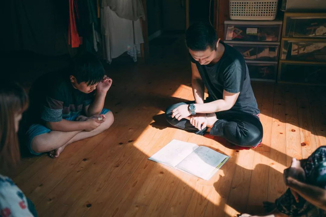 Ngôi nhà yên bình ẩn mình bên núi luôn rộn ràng tiếng cười của người chồng lấy hai vợ và có 6 đứa con ở Nhật-13