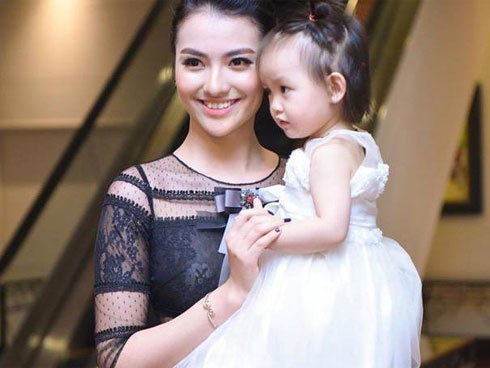 Khoe nhẫn kim cương nửa tỷ đồng cùng chia sẻ ẩn ý, Hồng Quế khiến khán giả xôn xao đồn đoán đã quay lại với bố của con gái-5