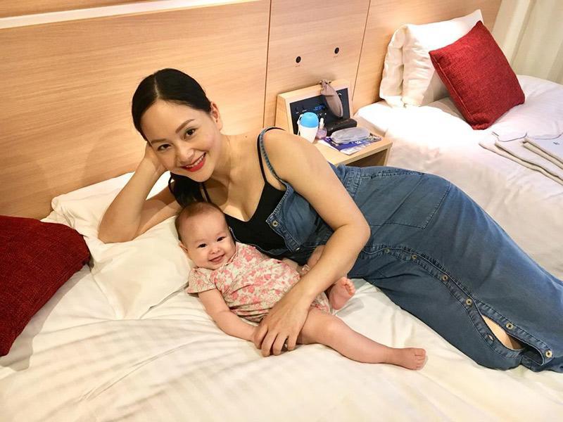 Những bức hình cười toe toét, yêu không cưỡng được của con gái diễn viên Lan Phương-4