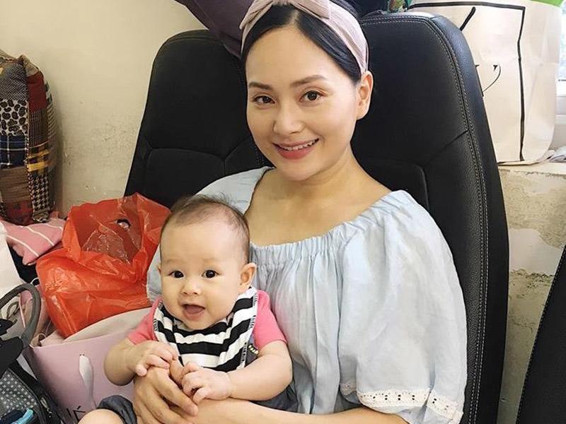 Những bức hình cười toe toét, yêu không cưỡng được của con gái diễn viên Lan Phương-7