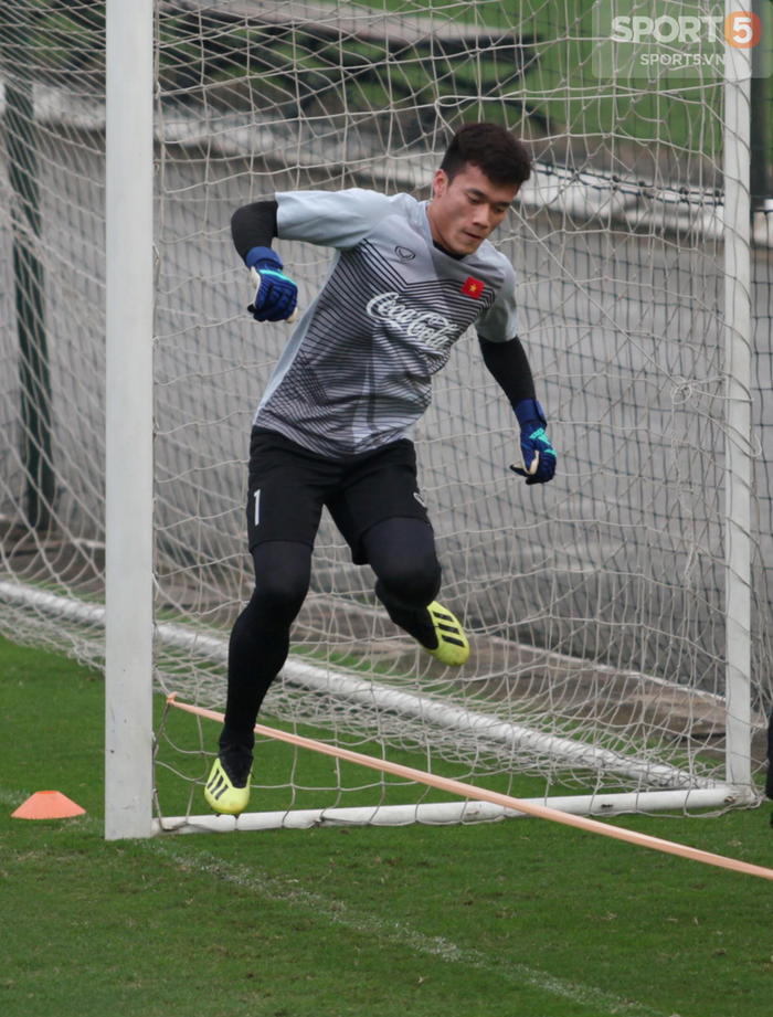 Ngày Quốc tế độc thân 11/11: Soi kỹ buổi tập của những người cô đơn nhất tuyển Việt Nam-3