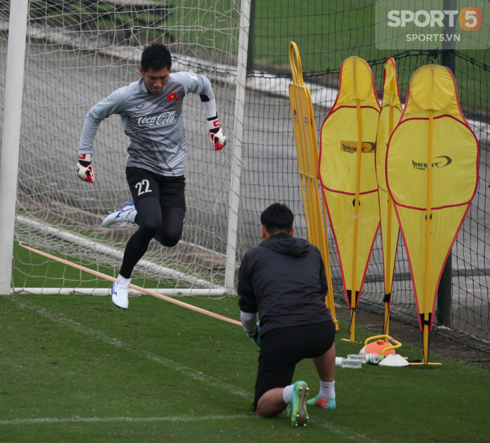 Ngày Quốc tế độc thân 11/11: Soi kỹ buổi tập của những người cô đơn nhất tuyển Việt Nam-4