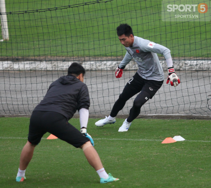 Ngày Quốc tế độc thân 11/11: Soi kỹ buổi tập của những người cô đơn nhất tuyển Việt Nam-9