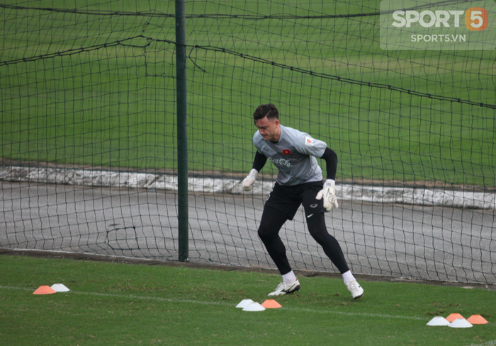 Ngày Quốc tế độc thân 11/11: Soi kỹ buổi tập của những người cô đơn nhất tuyển Việt Nam-10