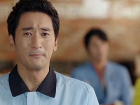 Sau chuyến công tác, chồng tái mặt nghe giúp việc tiết lộ bí mật của vợ-1