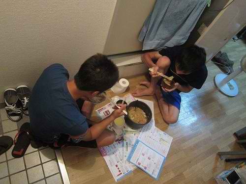 Từ bài phát biểu xót xa của thực tập sinh Nhật, nhìn lại cuộc sống một bộ phận du học sinh Việt: Đêm cặm cụi kiếm tiền, ngày lên lớp ngủ!-3