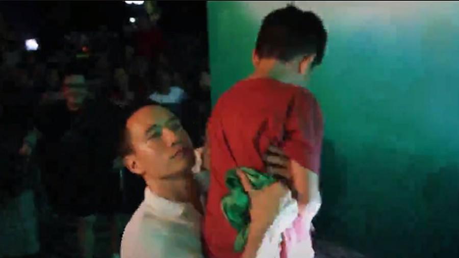 Kim Lý tận tình chăm sóc Subeo khi theo Hồ Ngọc Hà đi diễn ở Huế-2