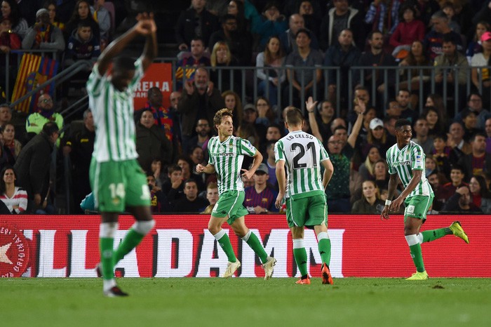 Messi trở lại sau chấn thương gãy tay và ghi 2 bàn, Barca vẫn thua tủi nhục ngay trên sân nhà-6