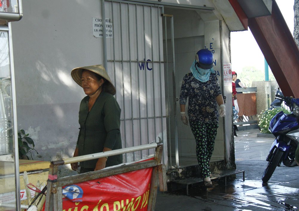 Doanh nhân Anh mất gần 200 ngàn mỗi lần đi vệ sinh ở Bình Dương-2